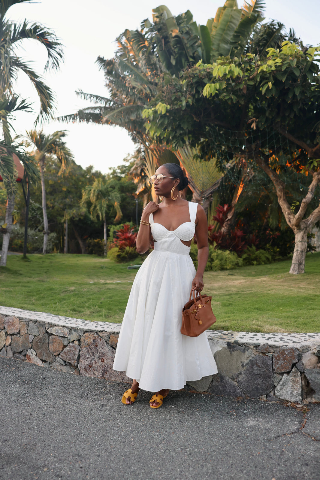 https://www.andreaiyamah.com/products/ilora-dress-ivory?_pos=1&_psq=ilora&_psid=3b3955f22&_ss=e